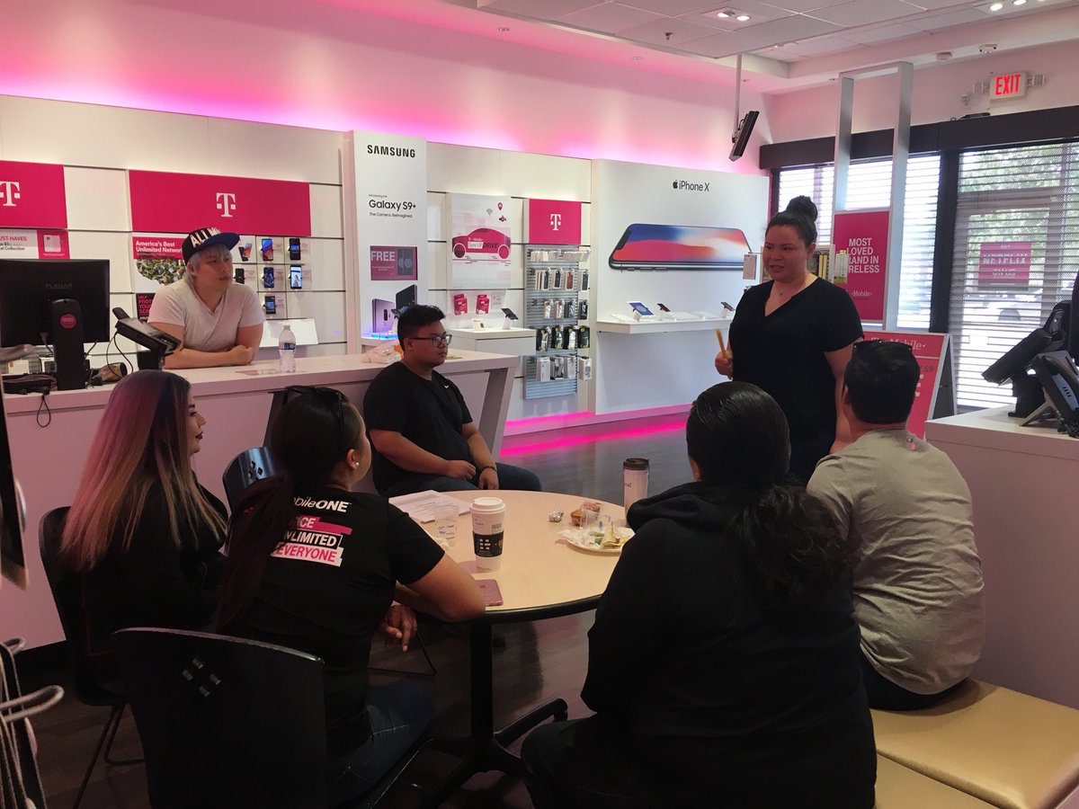 LikeAHuynher's tweet photo. @jstn692 @CeahJustice @ROMEROK07 Sunday meeting! Karen flexing her leadership muscles!! https://t.co/9sGeIYkGRv