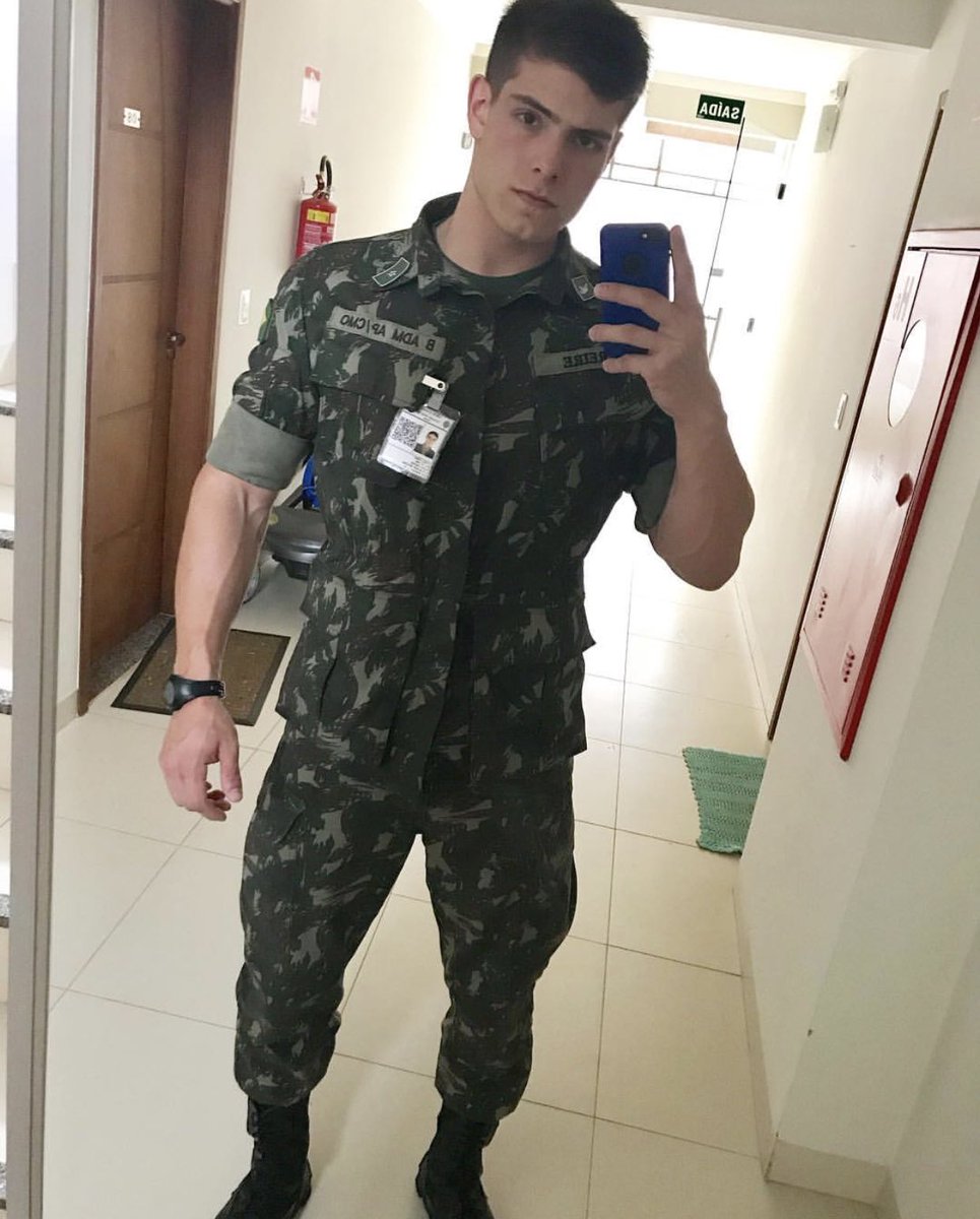 plxnzxm's tweet image. | Si llega a venir un Brick lo quiero con este FC y a la mierda lo canon. Ya dije.