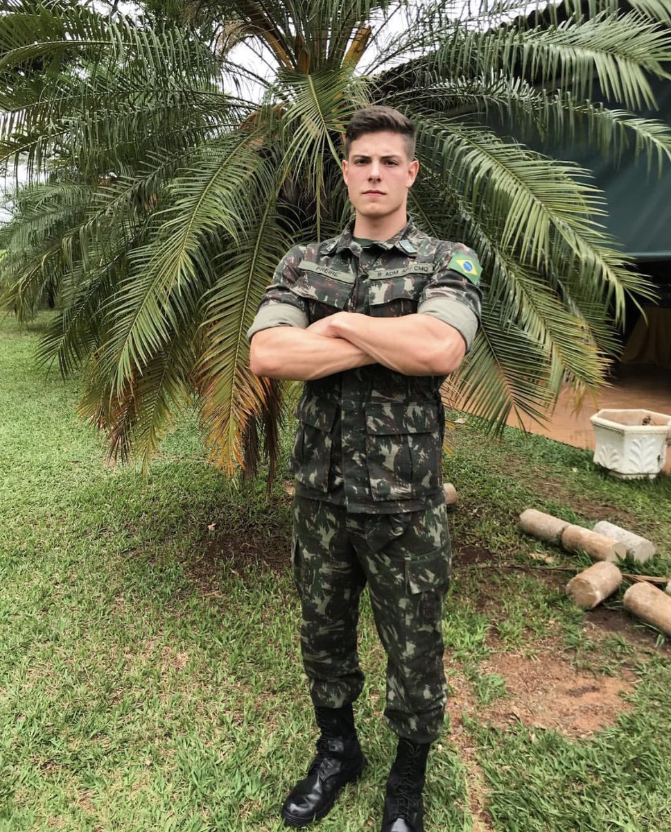 plxnzxm's tweet image. | Si llega a venir un Brick lo quiero con este FC y a la mierda lo canon. Ya dije.