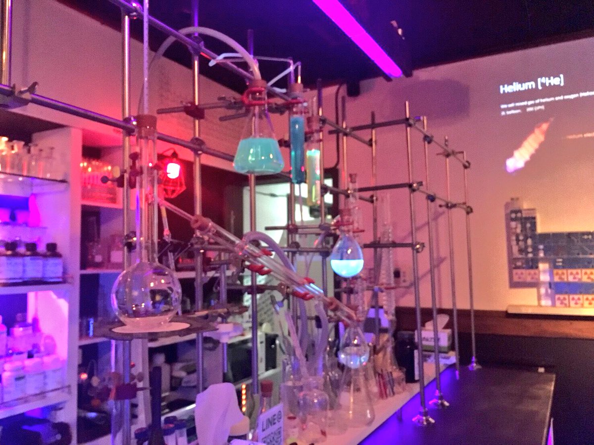 pjlj's tweet image. ずっと行きたかった愛知県の理系バーに行ったら、東京方面から来た人は初めてだったみたいでオーナーさんがとても喜んでくれた！実験もたくさん見せてくれてエッペンドルフのお土産もくれて凄い嬉しかった( ˘ω˘ )