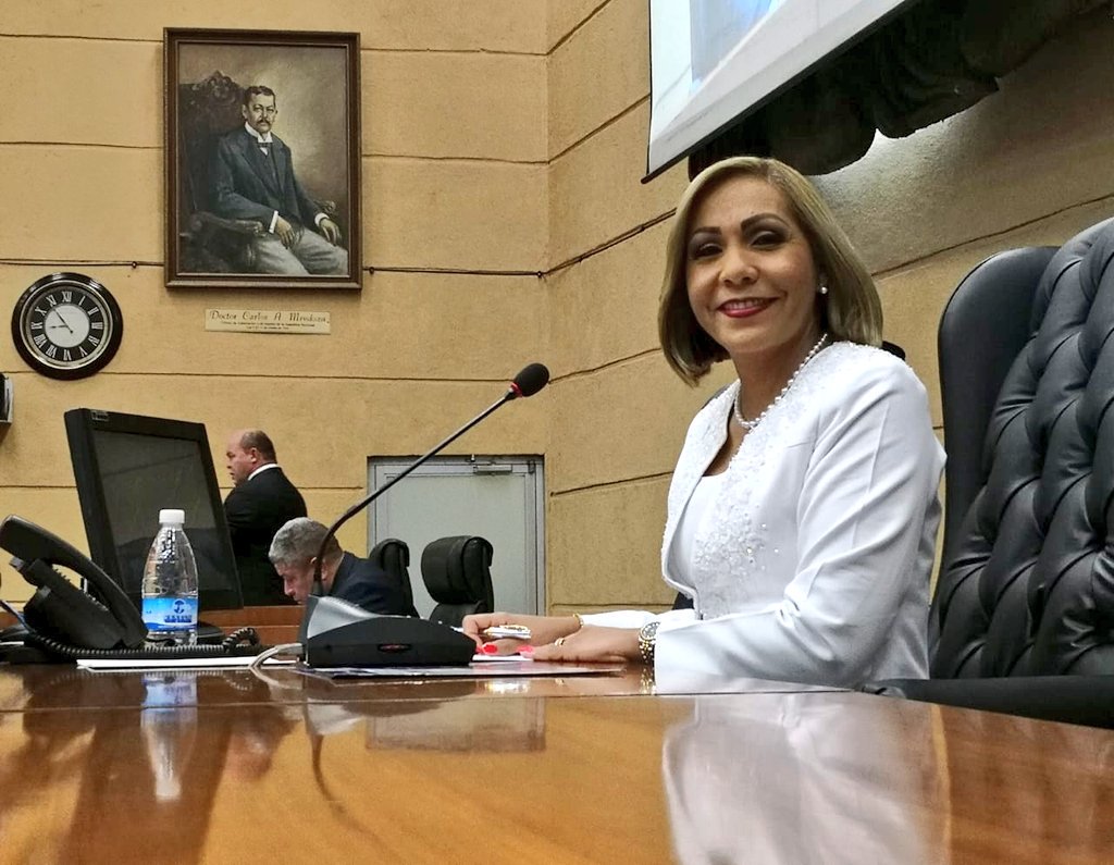 edgarhudsonc3's tweet photo. Yanibel Ábrego es reelecta como presidenta de la Asamblea Nacional, con 50 votos a favor en el nuevo período legislativo. #EsEdgar https://t.co/sSDsCkLbtQ