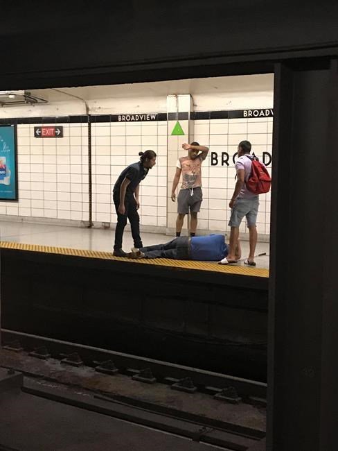 'Human thing to do:' transit rider who jumped on subway tracks to save fallen man.  ottawamatters.com/around-ontario… https://t.co/QcA33avWTC