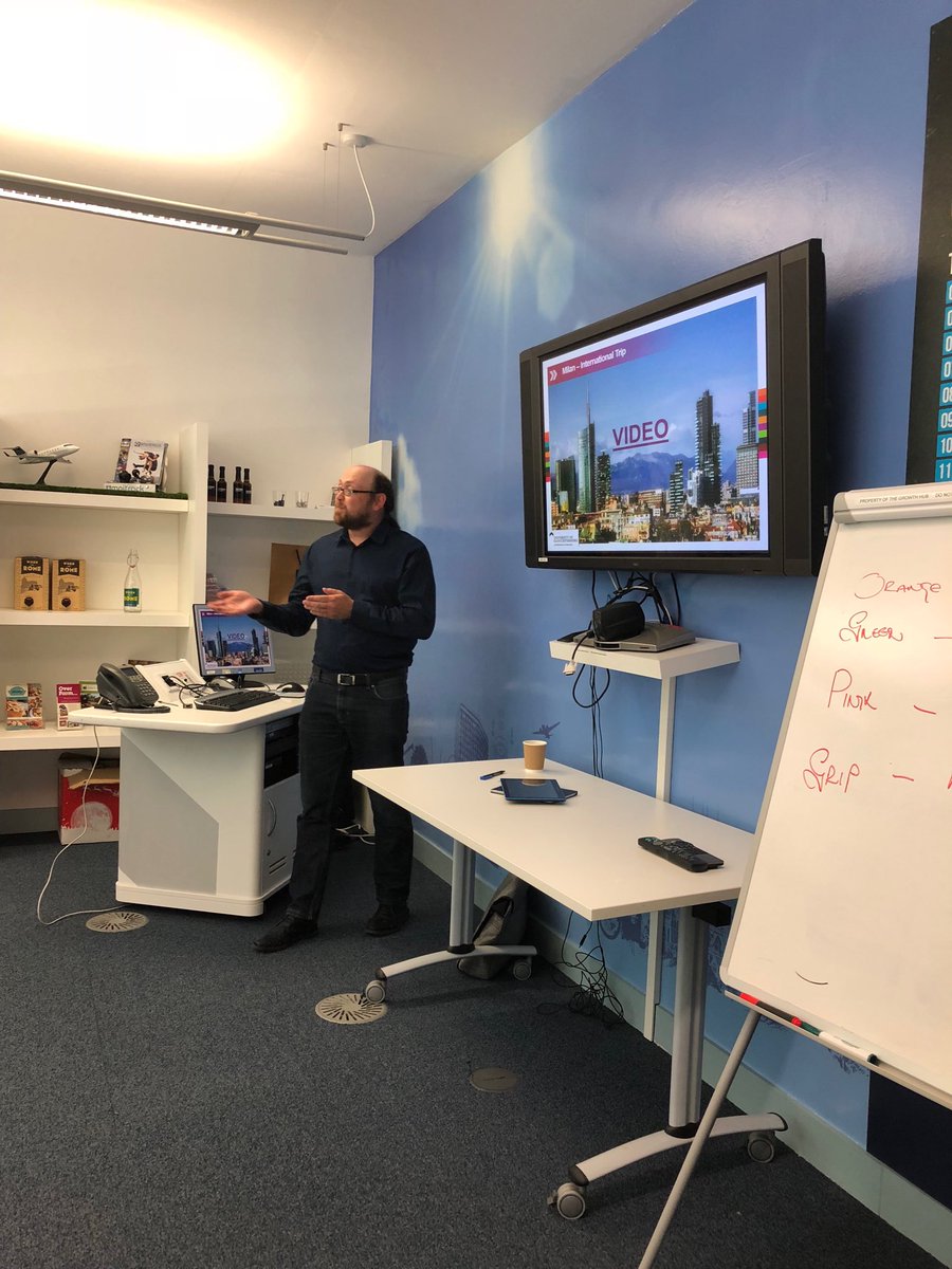 Louisefreid27's tweet image. Our incredible Dr Warr talking about our marketing courses to prospective students #marketing #digital #future #students #makeitUoG ⁦@uniofglos⁩