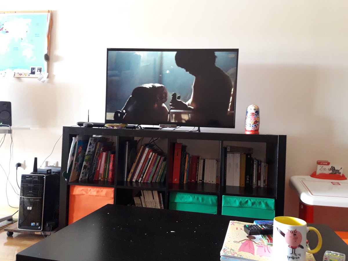 Aloguerr's tweet photo. E.T. es la película que más tiempo lleva presente en mi vida. Fue uno de mis primeros recuerdos en el cine de sesión continua. Llevo varios días trabajando en la secuencia de teléfonos de @BlueAndMalone enganchado a su banda sonora y este finde la he revisitado con mi hija. https://t.co/hNVYKDVlOJ