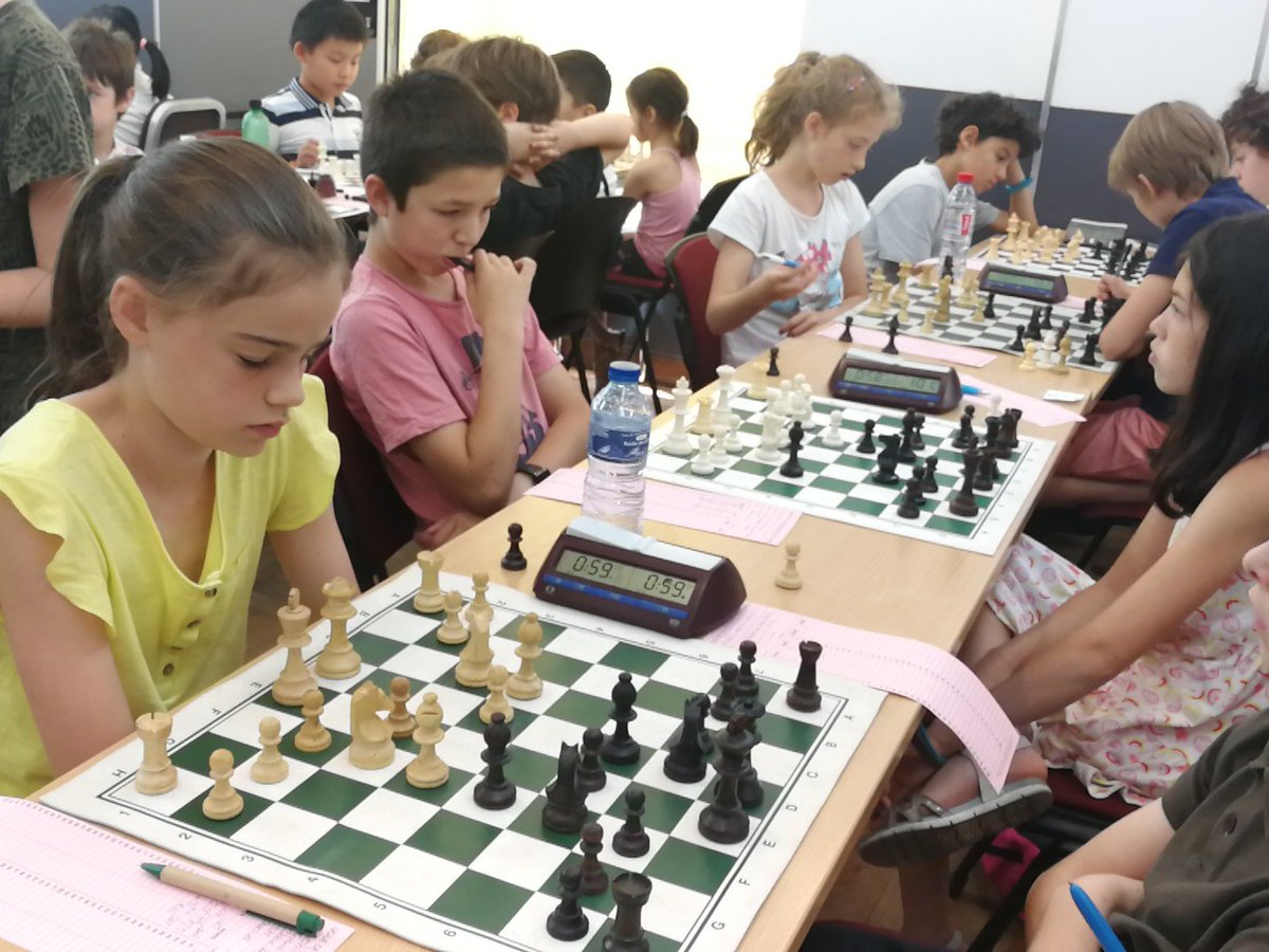 ParisEchecs's tweet image. Dernière ronde de la finale des GP jeunes de Paris 2017-2018... Les places dans la ParisChessTeam sont en jeu ! #chess #échecs @IDFechecs @ffechecs