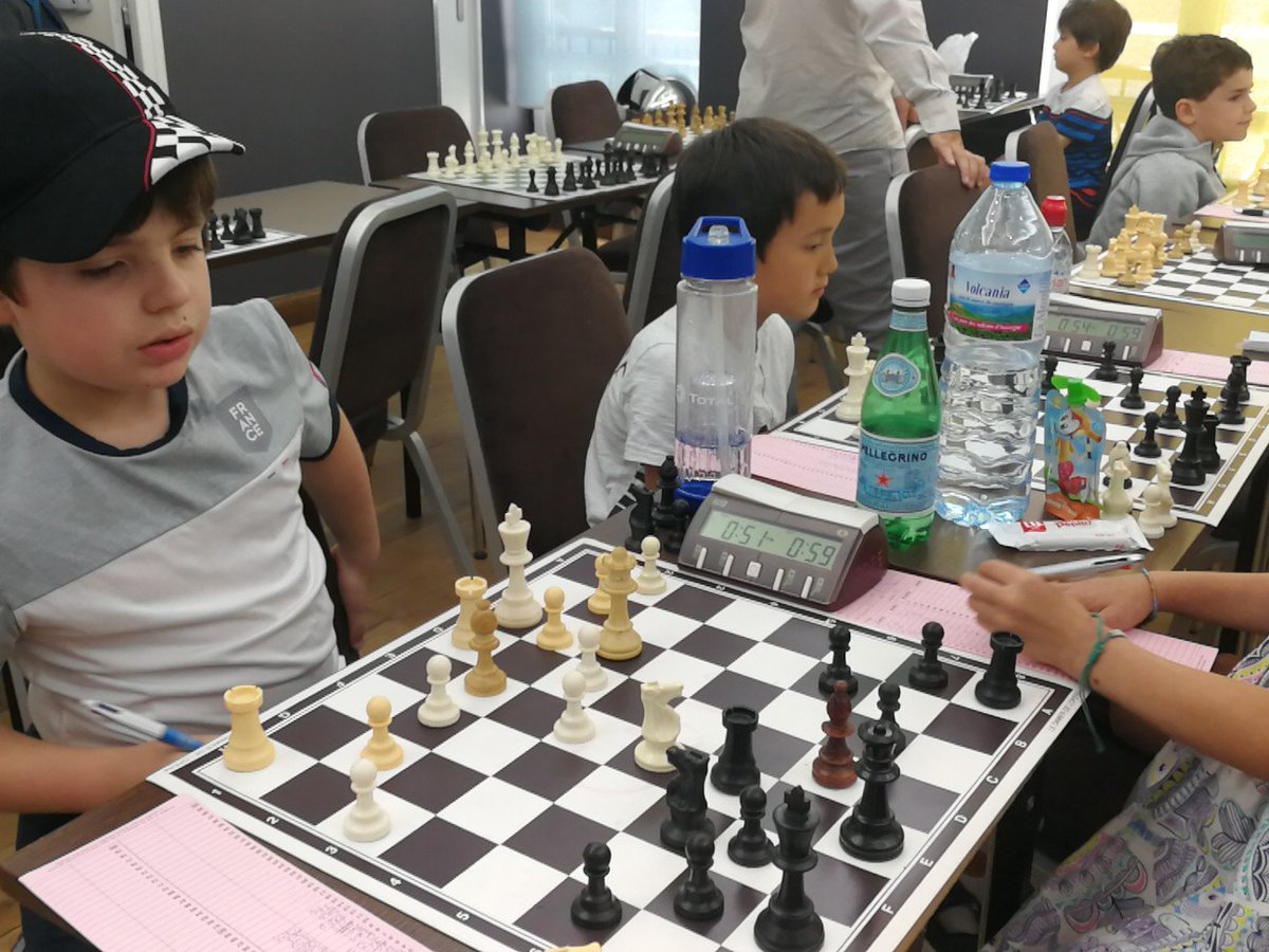 ParisEchecs's tweet image. Dernière ronde de la finale des GP jeunes de Paris 2017-2018... Les places dans la ParisChessTeam sont en jeu ! #chess #échecs @IDFechecs @ffechecs