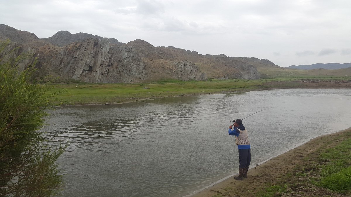 Усан борооноор дэгээ шидээд зогсож бна #myfreind