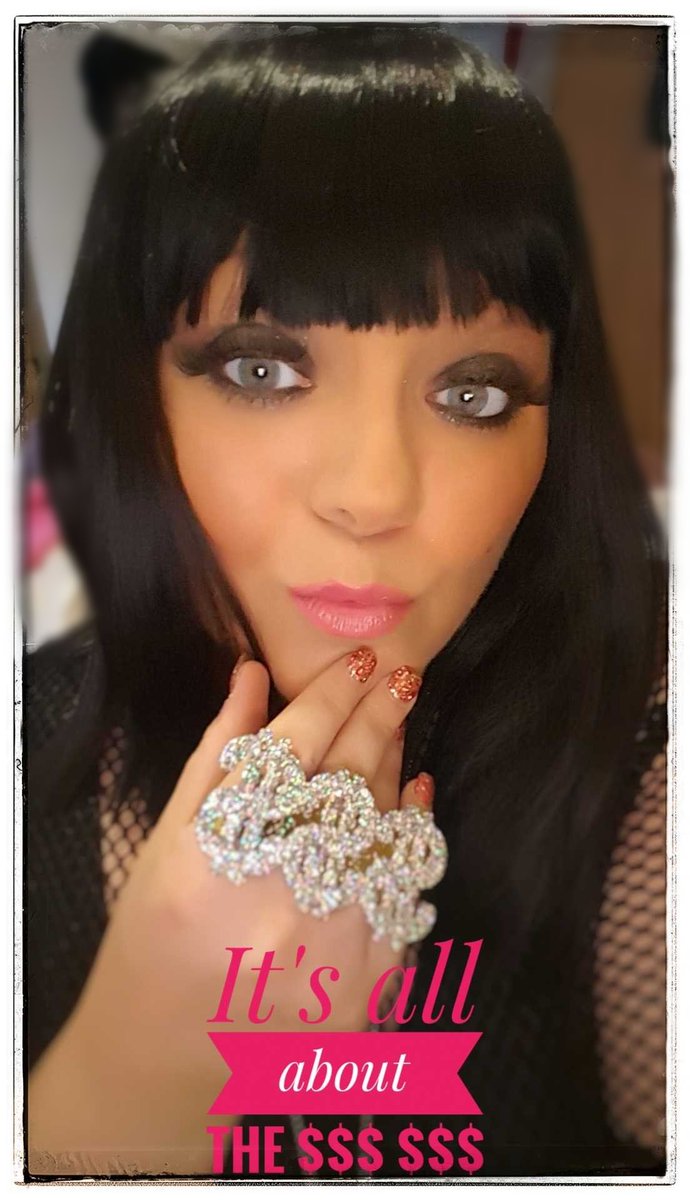 #FancyDress #Party #Friends #Popstars #Drinks #Dancing #Singing #Karaoke #Celebrating #Selfie #DarkHair #JessieJ #Celebrityforanight <a href="/JessieJ/">Jessie J</a>  #PriceTag ££££ $$$ Had a great time talking broken biscuits &amp; murdering songs 😂🎶🎵