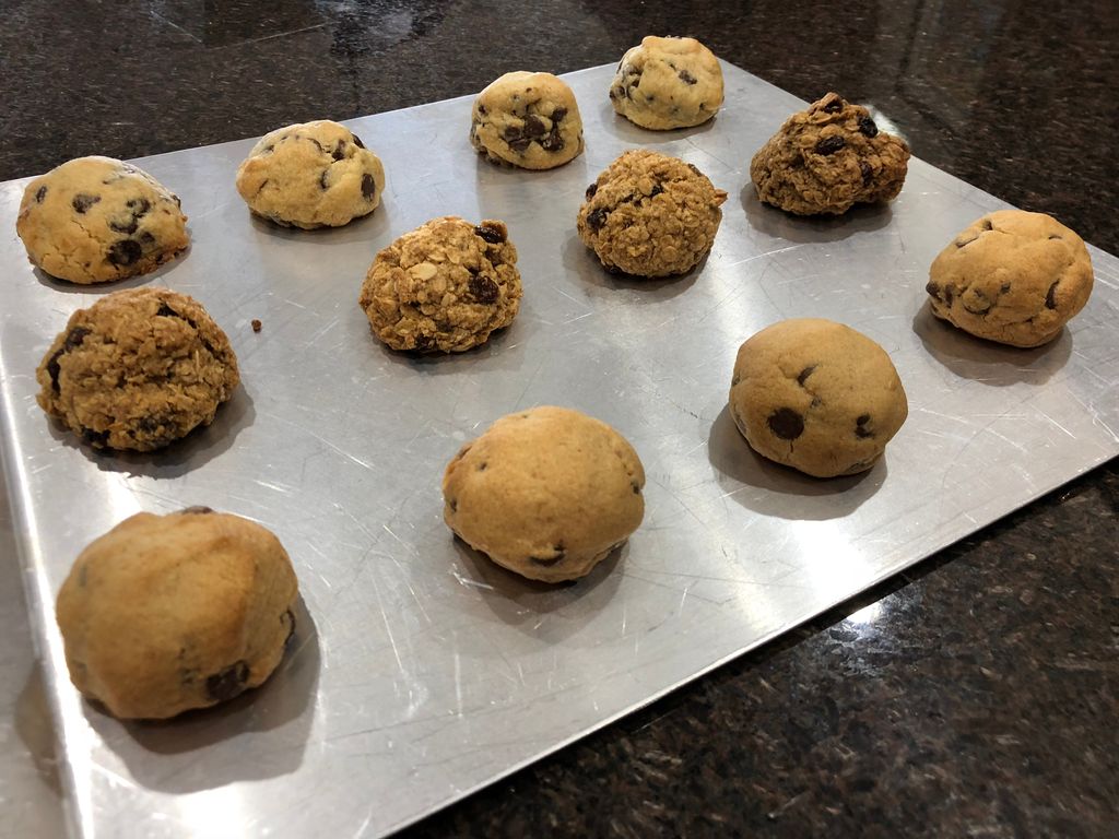 MomsCookies_'s tweet photo. The 3x4 😋Chocolate Chip, Oatmeal Raisin, and Peanut Butter Chocolate Chip #momscookies #momskids #somuchchocolate #lovecookies #crumbsofwisdom #freshbaked #mommade #schoolmilk #chocolatechipcookies #oatmealraisincookies #peanutbuttercookies #peanutbutter #chocolate #oatmeal https://t.co/b8iyXyF1Vo