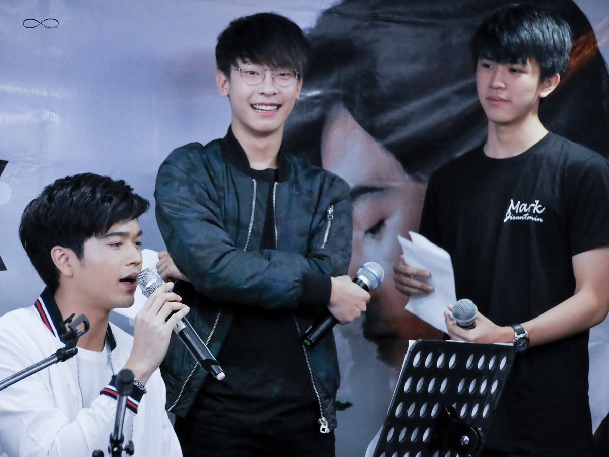 BeawLaliT's tweet photo. ตัวแสบทั้งสองมาร่วมเซอร์ไพรส์งานของเฮีย
#มาร์คเป็นลูกชิ้น #มาร์คมีน #conversationthailand #HugMarkBirthday1st #marnikaz #เซฟจะกลับแพร่ #บอสยิ้มทำลายล้าง https://t.co/wlEcubLOyR