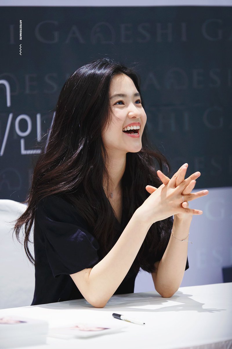 affectionate_tr's tweet photo. 180421 가네시 팬싸인회 #김태리

https://t.co/xrKAFrSqBI
https://t.co/XAQgqYDLIz
https://t.co/6DyYFozotV
https://t.co/IFrjDe32MB https://t.co/24Je5PH3GR