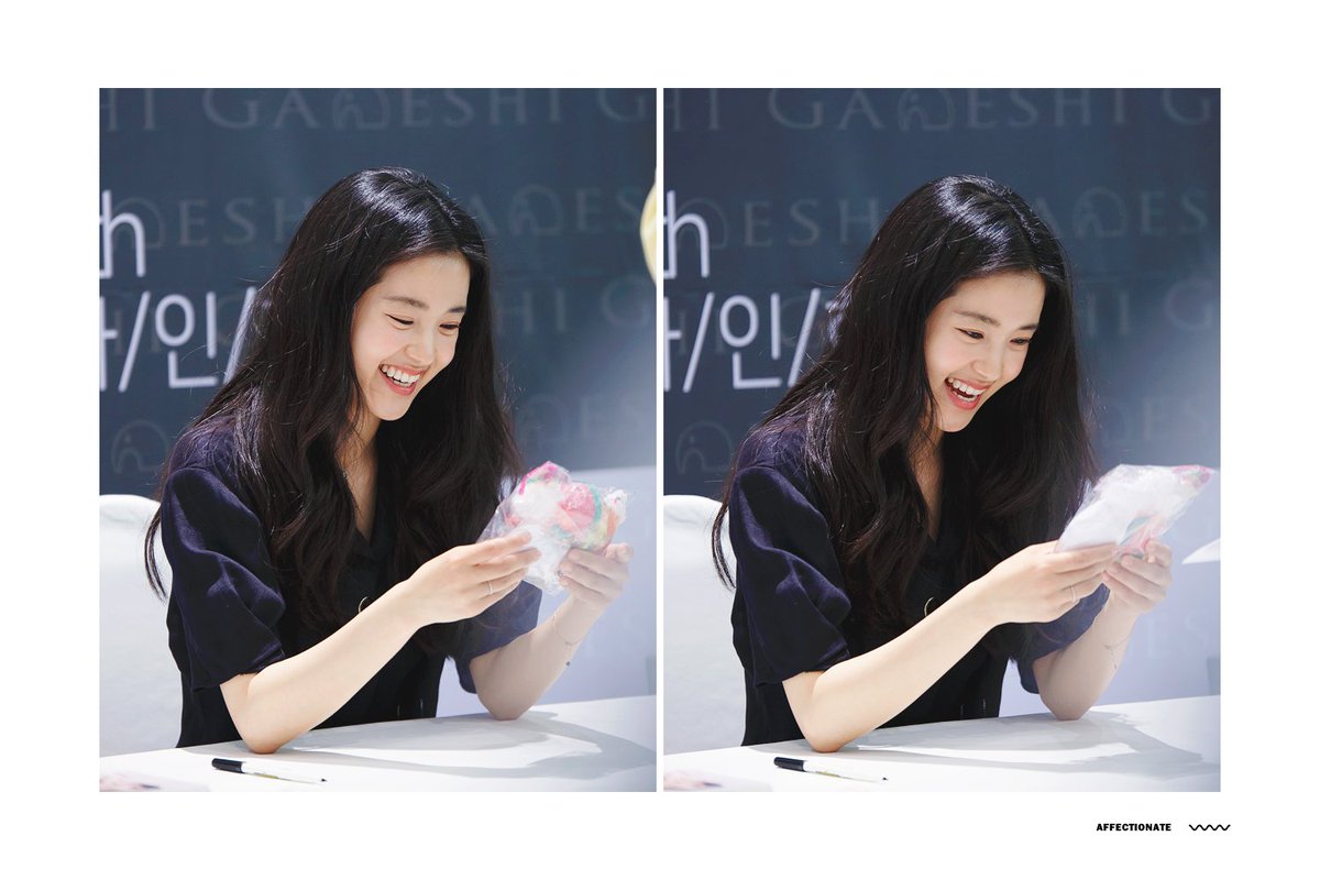 affectionate_tr's tweet photo. 180421 가네시 팬싸인회 #김태리

https://t.co/xrKAFrSqBI
https://t.co/XAQgqYDLIz
https://t.co/6DyYFozotV
https://t.co/IFrjDe32MB https://t.co/24Je5PH3GR