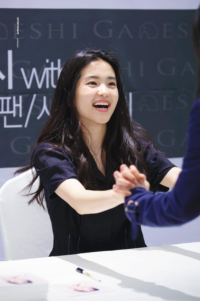 affectionate_tr's tweet photo. 180421 가네시 팬싸인회 #김태리

https://t.co/xrKAFrSqBI
https://t.co/XAQgqYDLIz
https://t.co/6DyYFozotV
https://t.co/IFrjDe32MB https://t.co/24Je5PH3GR