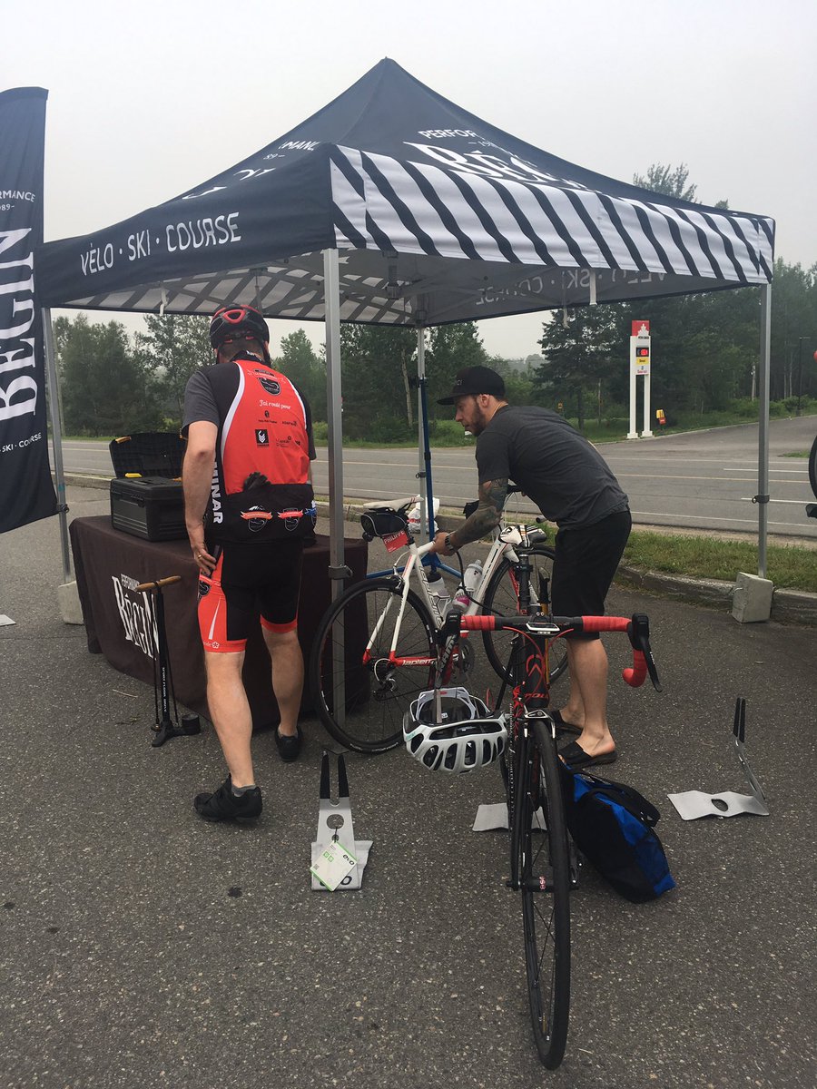 randonneejp's tweet photo. Les cyclistes se préparent pour la quatrième journée de la randonnée ! ☀️😁 Ils sont très enthousiastes ! 

Il y aura un rassemblement au zoo de Saint-Édouard pour le dîner.

#randonneejp https://t.co/RE3MP4ZJu8