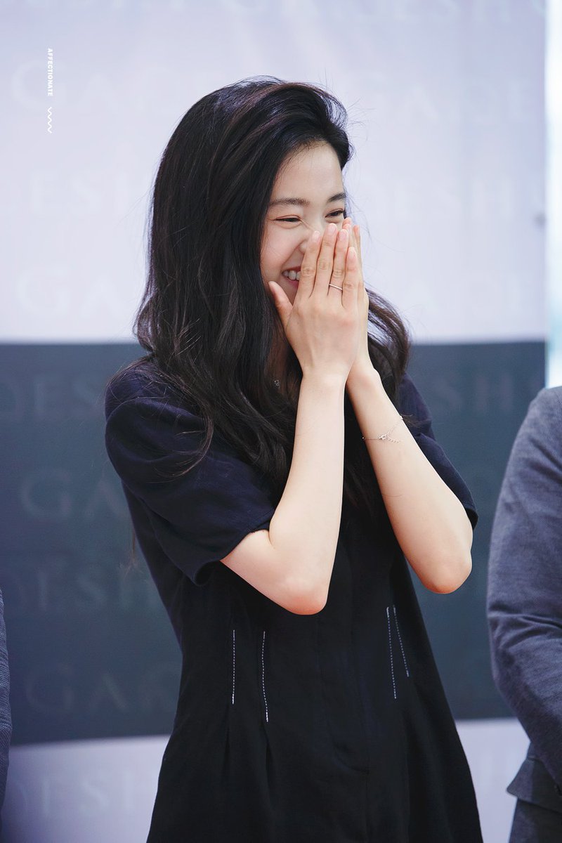 affectionate_tr's tweet photo. 180421 가네시 팬싸인회 #김태리

https://t.co/7UZRdpHojl
https://t.co/DCOYlPJqbW
https://t.co/vZHyiqgUBE https://t.co/w1k070Dob6