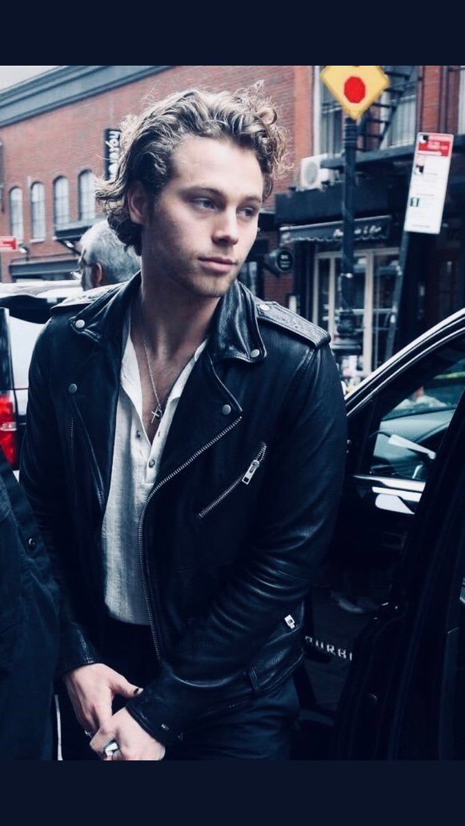 Prxttydxrk's tweet photo. ᴇᴠᴇʀʏᴛɪᴍᴇ ʏᴏᴜ ᴡᴀʟᴋ ɪɴᴛᴏ ᴛʜᴇ ʀᴏᴏᴍ ᴇᴠᴇʀʏᴛʜɪɴɢ ɢᴏᴇs sᴛᴏᴘ https://t.co/CUCWEYWqPG