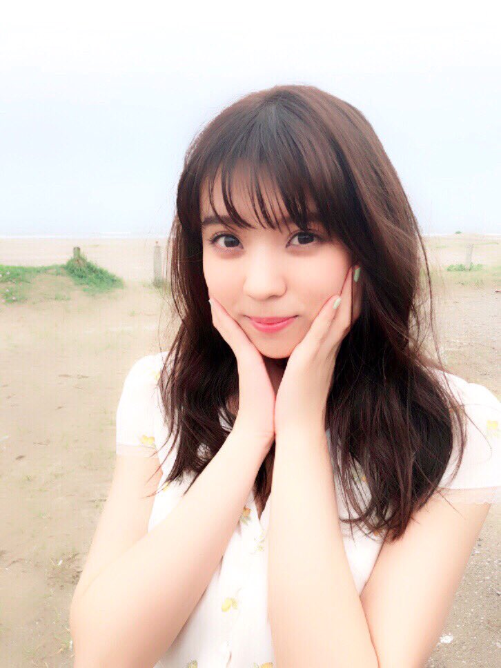 18欅坂46ツアー公式ブック Keyaki 公式 V Twitter 日曜最後の オフ欅 は 小林由依ちゃん 大人っぽくてクールな第一印象でしたが その分 ふと撮影の合間にゆいぽんがオフショットカメラに向けてくれるかわいい表情に ついついキュンとしてしまうのでした