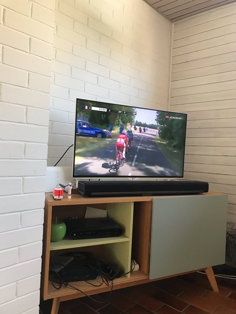 gotcha86's tweet photo. Französische Rennrad Meisterschaft live im deutschen TV und ich kann für die #StrassenDM18 nicht mal nen Stream finden https://t.co/CMNeLDmAtv