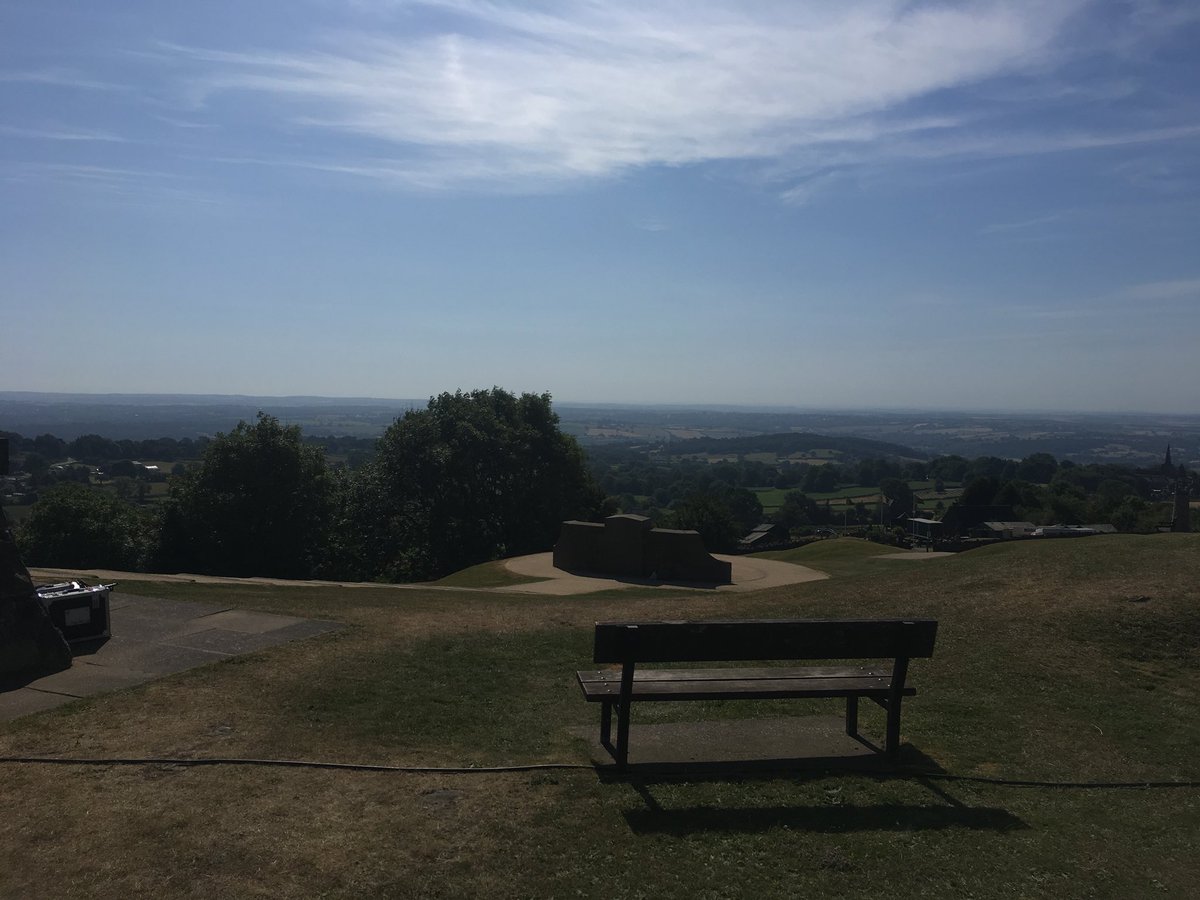 ibdjourney's tweet photo. Great views for a #trailrun #offroadrun today 👍🏻Just over 9 miles done for @ColostomyUK #50kchallenge #activeostomate #lifeaftersurgery #running #stomaawareness https://t.co/vimS7CkiAN