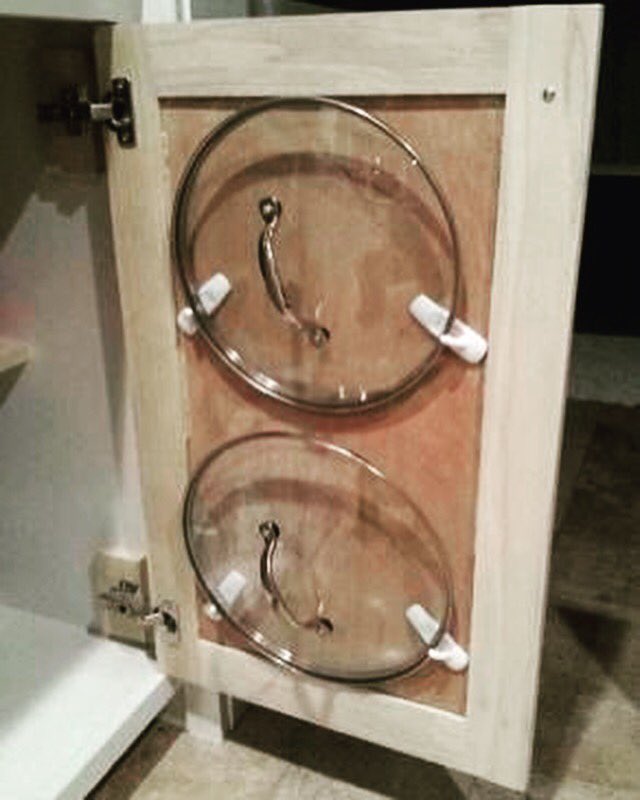 Hackeandov's tweet image. Mejor forma de guardar las tapas de las ollas #hackinglife #lifehacking #lifehacker #cocina #cookhack #orden #kitchendesign