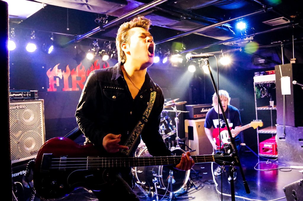 Tokyo_Dangerous's tweet photo. ソーバーブラウン昨日は素敵なイベントへ呼んでくれてありがとう

それからみんな長い間3人のバカを愛してくれてありがとう
おかげでハッピーでラッキーな天国へ行けました
またどこかで一緒にお茶しようぜ

どうしようもないメンバー一同 https://t.co/NHFAek6xQg