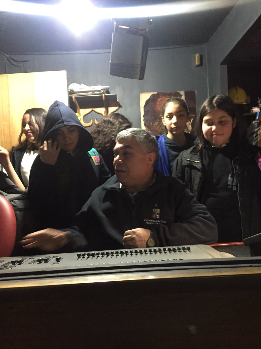 Integrantes de los talleres de Perez Canto, Escritores de Chile y Puerto Rico realizan visita guiada al Teatro Nacional Chileno. <a href="/CulturaRecoleta/">Cultura Recoleta</a> <a href="/Muni_Recoleta/">Municipalidad de Recoleta</a>