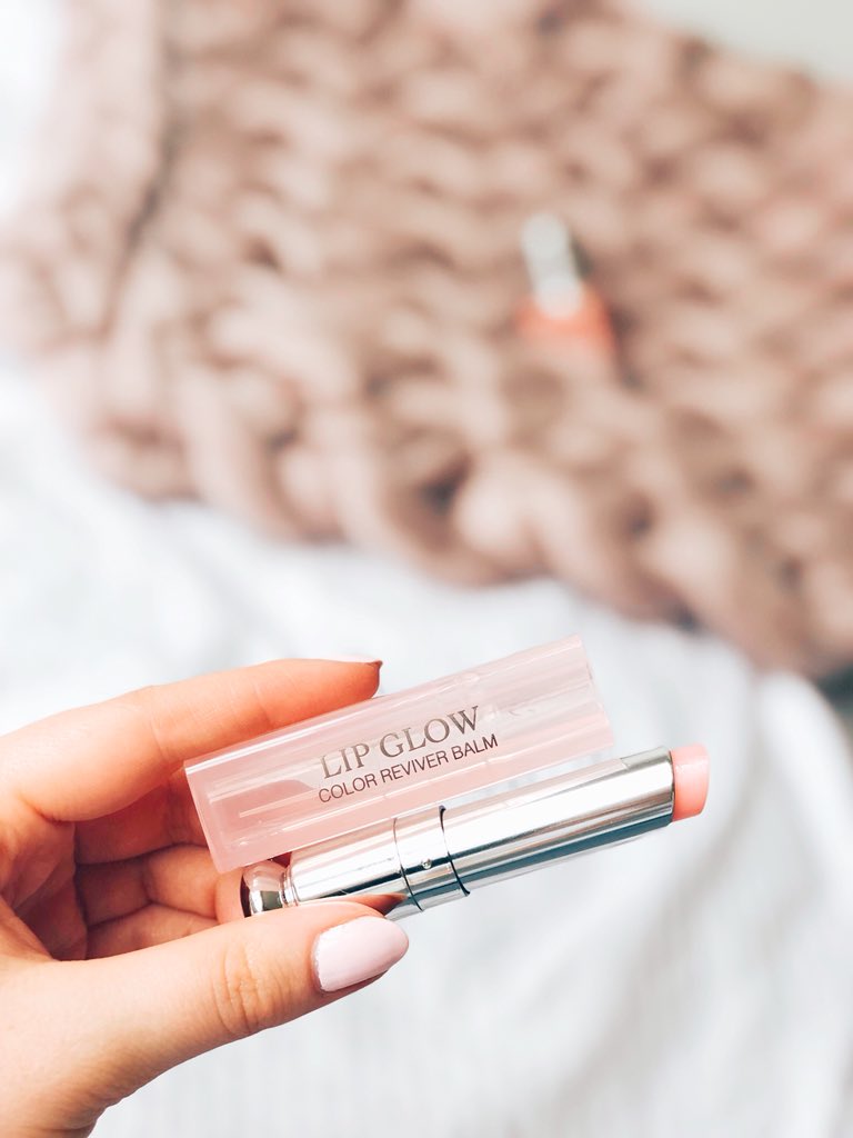 MarbleBeauty_'s tweet photo. From Vaseline when I was little to treating myself to the Dior Lip Glow now, I’ve always been lip balm obsessed 💄 My confessions are now live on my blog! https://t.co/oOJeXjIvOj @GRLPOWRCHAT #bbloggers https://t.co/6lEzxKyNvt