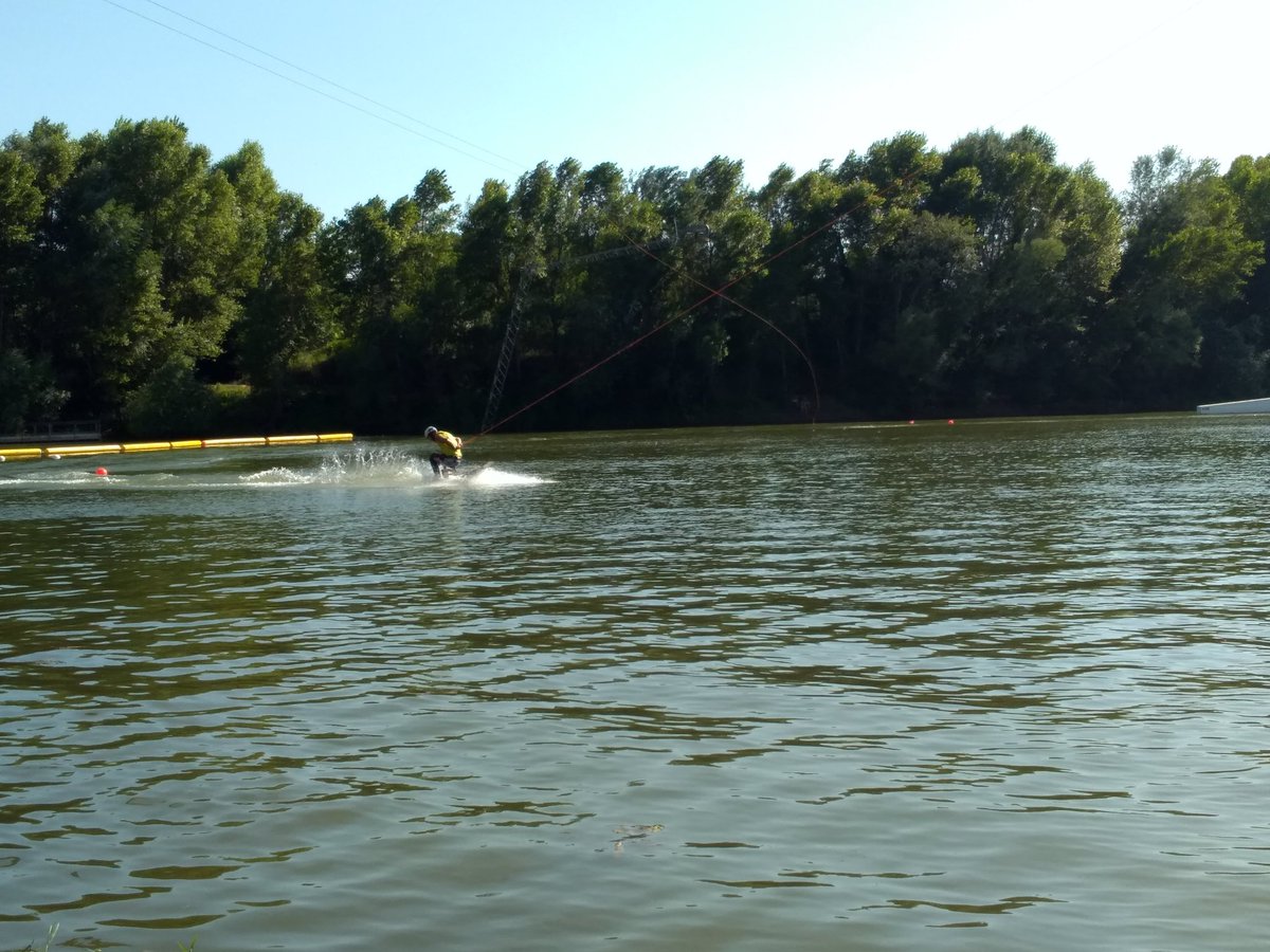 FFSNW's tweet photo. #CFWakeCable
C'est parti pour la competition "Open" avec le Para
>>> Direct vidéo : https://t.co/W61RrBuAT0
#Wakeboard #Cable #Wakeboard2024 #AmbitionOlympique #PassionGlisse https://t.co/uVRSkXZIKr