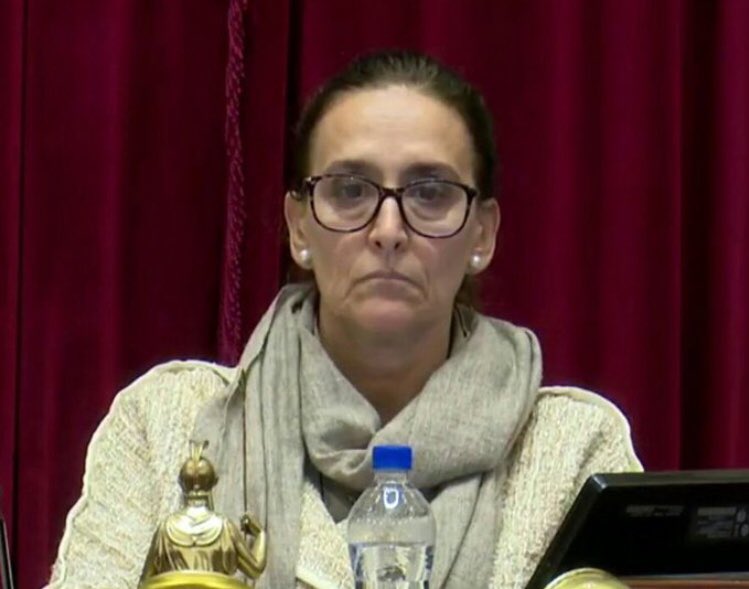 YoFermina's tweet photo. Si a Michetti le sacás los anteojos. https://t.co/QV1zKwGJq7