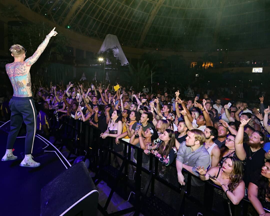 MGKArg's tweet photo. 📷🇺🇸 @machinegunkelly performing at @poolafterdark at @harrahsresort
📍Atlantic City, New Jersey- June 30th, 2018.  

🇦🇷 @machinegunkelly actuando en el @poolafterdark en @harrahsresort
📍Atlantic City, Nueva Jersey- 30 Junio 2018. https://t.co/zrLlaq9xBP