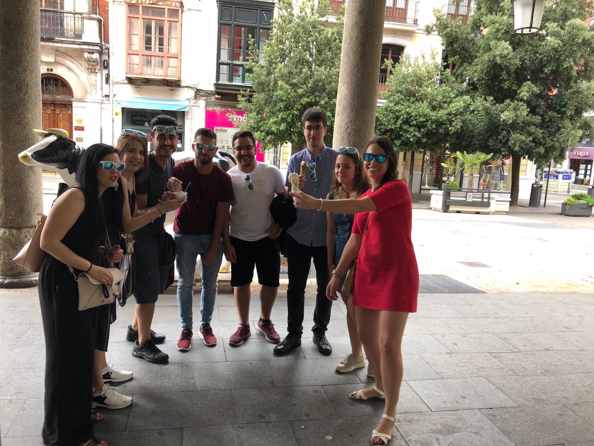 ⁦<a href="/IMFAHE/">IMFAHE</a>⁩ #IMP_Valladolid18_C helado de beso 😘