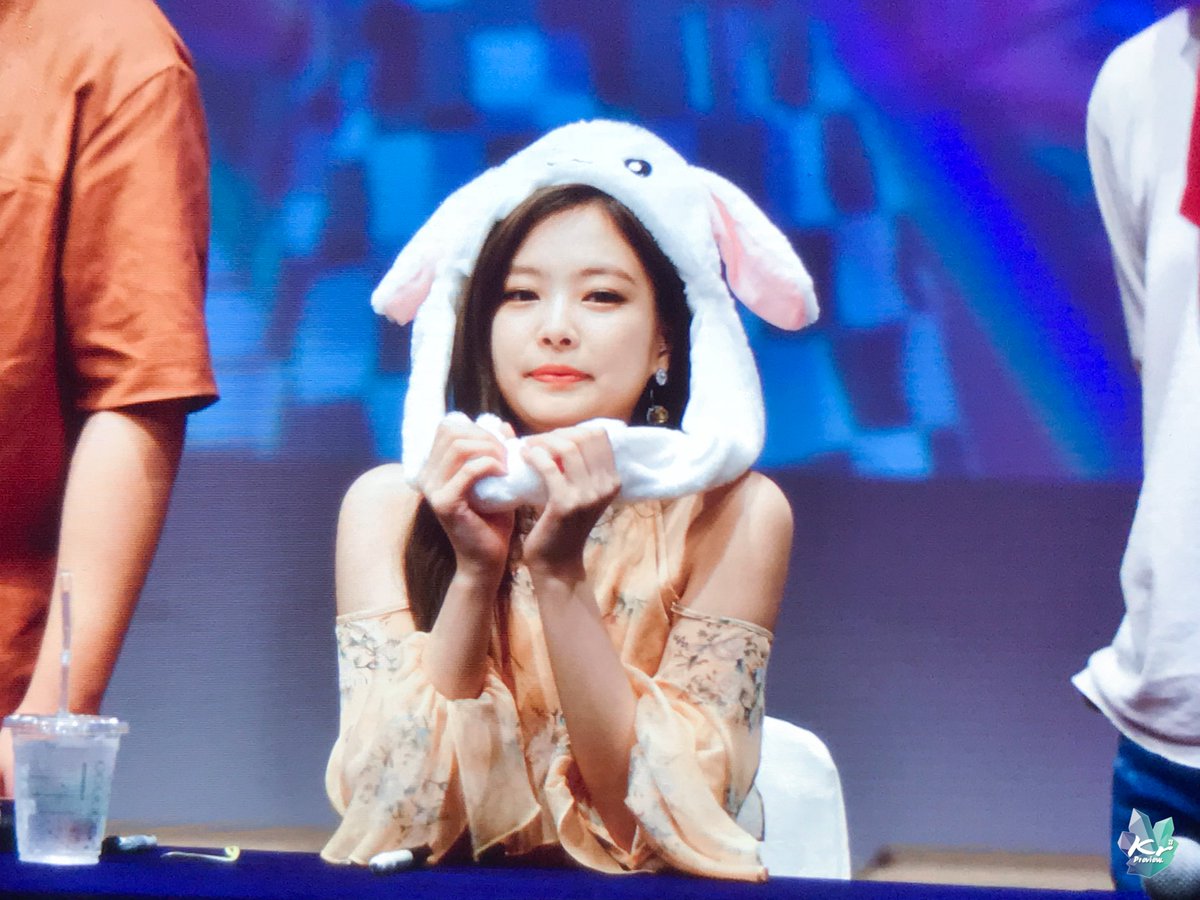 180701 신촌 팬싸인회 

#제니 #JENNIE
#블랙핑크 #BLACKPINK