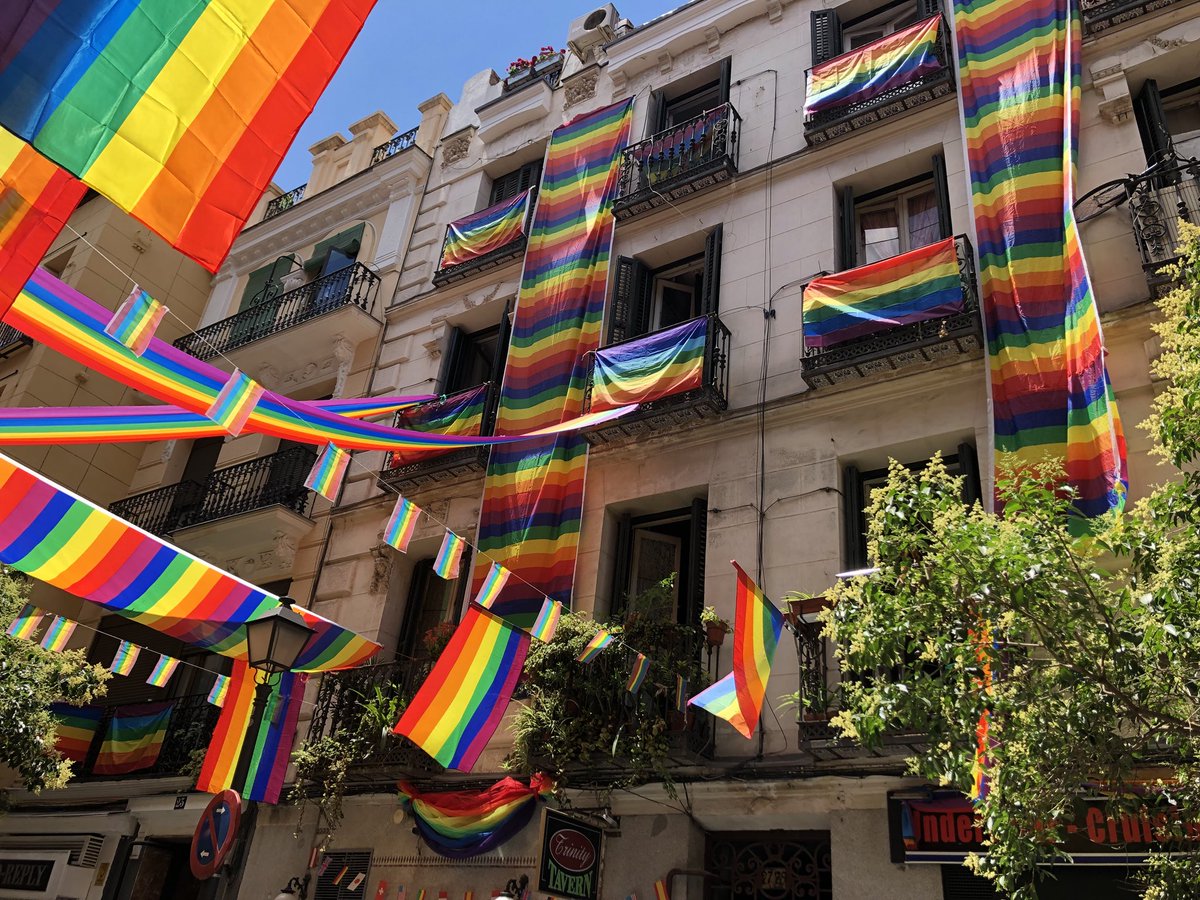 ¡Qué bonito y colorido está en barrio! #MadridOrgullo2018 <a href="/MADOrgullo/">MADO Madrid Orgullo</a>