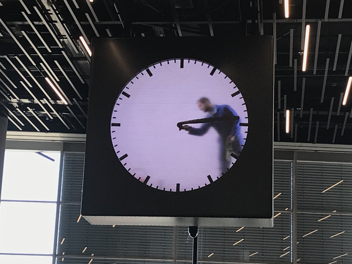 TraceyMcEachran's tweet photo. #humanclock @Schiphol amazing https://t.co/KBjZtS8IxH