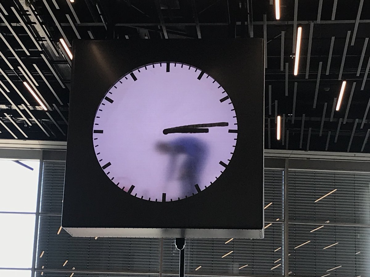 TraceyMcEachran's tweet photo. #humanclock @Schiphol amazing https://t.co/KBjZtS8IxH