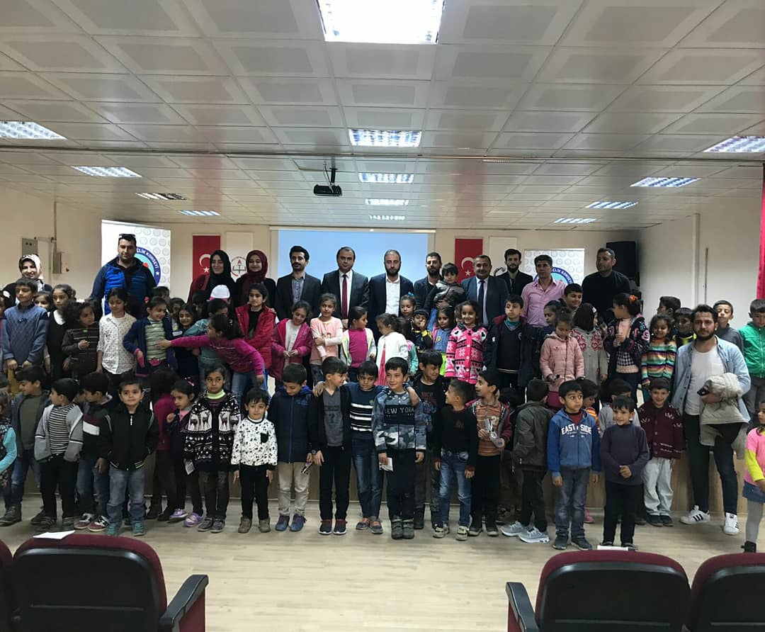 veysimercimekci's tweet photo. #ÇOCUK #İSTİSMARLARINI Önlemek Amacıyla Kurduğumuz Ekibimiz Köy Köy, İlçe İlçe Gezip Seminerler Verip Çocukları Bilinçlendirmeye Çalıştı. 
Bu konuda Bizlere Destek Veren Tüm Kamu Yöneticilerine Teşekkürlerimizi Sunar iken, Ayrıca bize #ENGEL olan Kamu Yöneticilerini de #KINIYORUZ https://t.co/JuIyVjsoVt