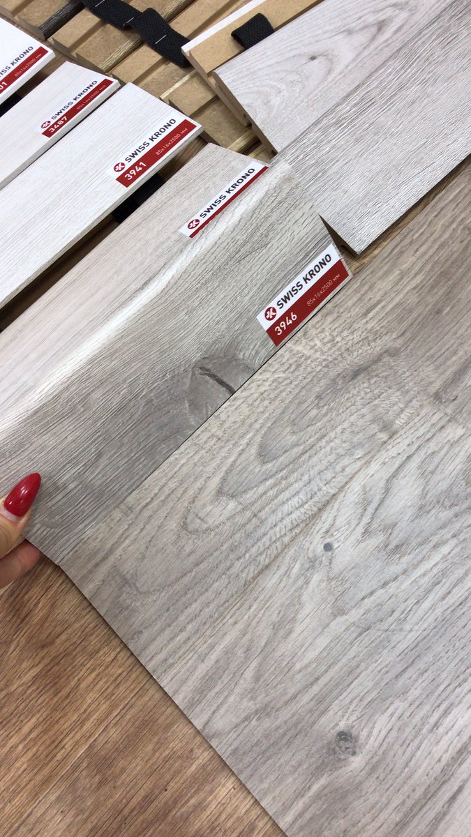 Poldlyadoma's tweet photo. Выбор не столь очевиден ... 🤨 какой больше подходит ?
..................................
#ламинат #плинту�� #плинтуса #плинтусмдф #кронопол #ремонт #дизайнинтерьера #дизайнер #ламинаткупить #ламинатвреутове #ламинатреутов https://t.co/cqHSXy3d3o