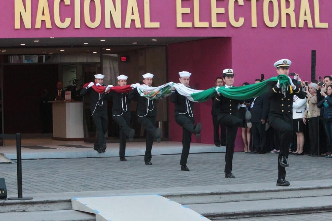 DaniaRavel's tweet photo. Ceremonia cívica previa a la sesión de Consejo General del @INEMexico  
 ¡Arrancamos con la Jornada Electoral! 
 Vota libre. Vota simple. Vota claro ¡vota!
 #Elecciones2018 #EleccionesMexico2018 https://t.co/X7hzYkpyqP