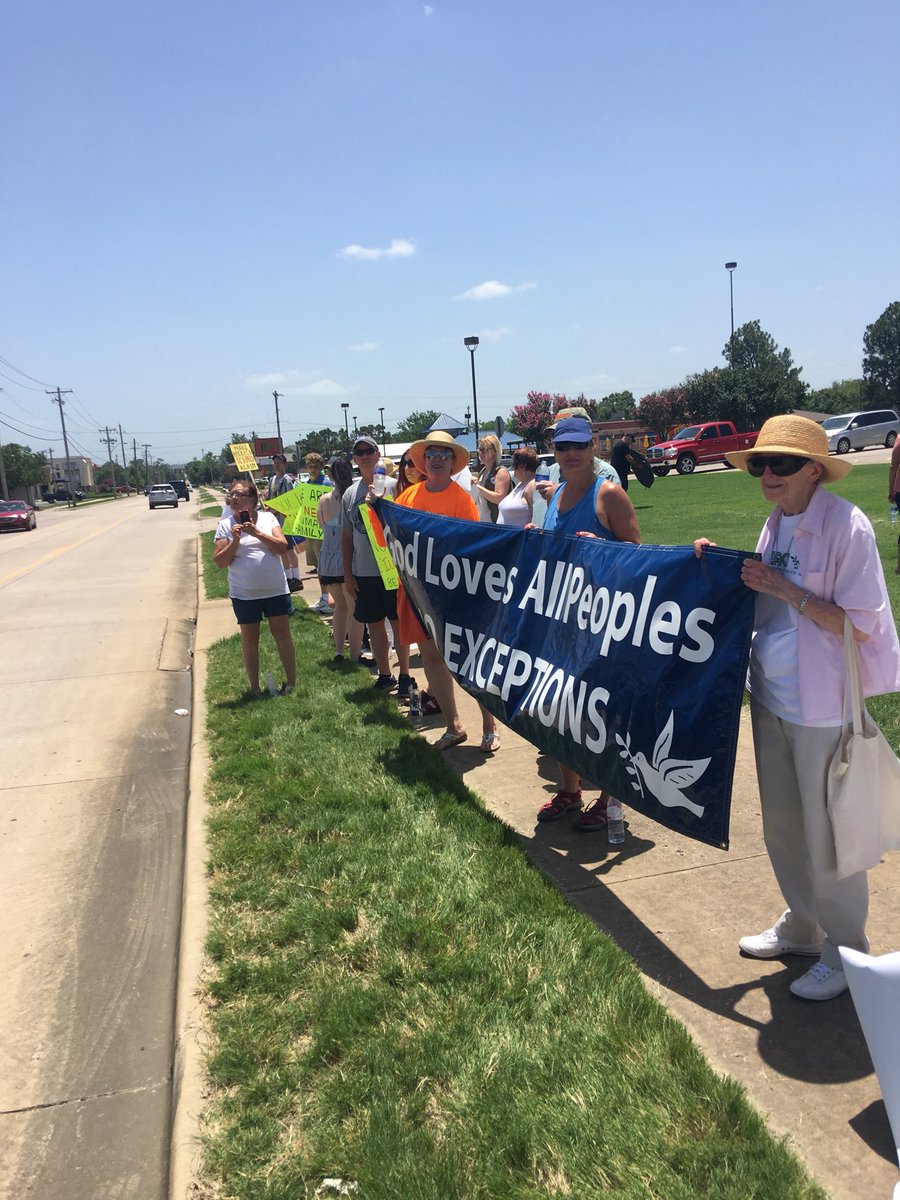 JP13simkowski's tweet image. #FamiiesBelongTogether #fortsmith #Arkansas we care even in the red states.