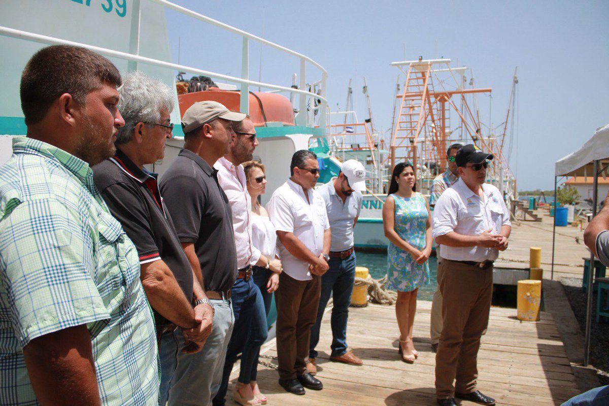 saghonduras's tweet photo. #SAG y @SagSenasaHn realizan inspección de 22 embarcaciones de #APESCA y 3 plantas procesadoras de #langosta, iniciando de esta forma el proceso de autorización para exportar langosta hondureña hacia Europa https://t.co/5fZy0TX7i8