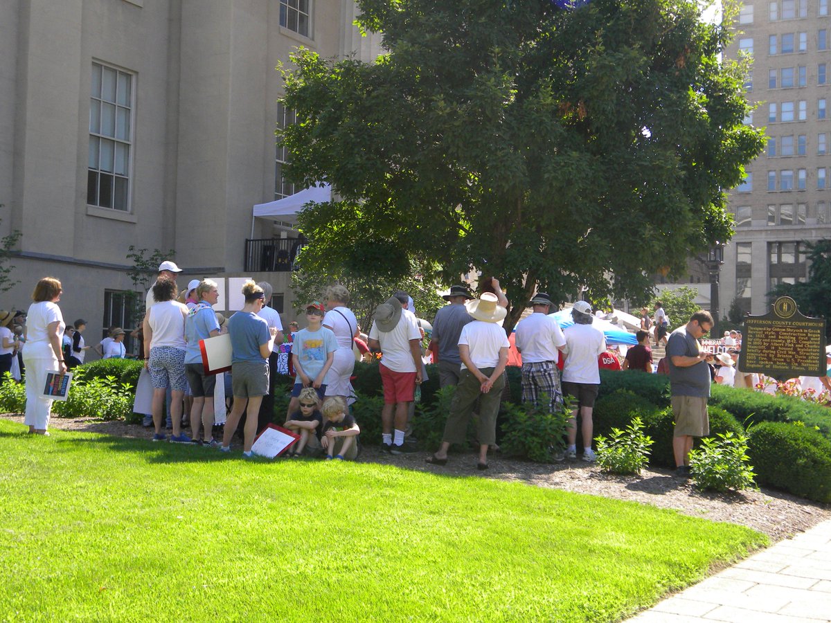Tree_Spirit's tweet image. Together marching in Unity and Solidarity !United we bring down the system that enforces unjust laws upon children,families, and immigrants. #fightthepower #ShutDownSessions #AbolishICE #familiesbelongtogether