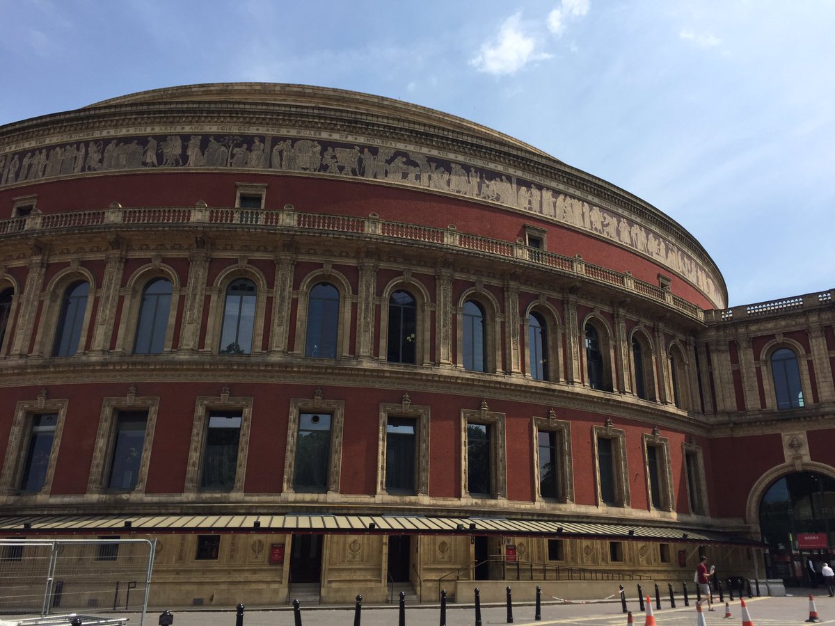 VERY VERY EXCITED! 

It's the @RoyalAlbertHall. Excuse the shouting but it's the REAL, ACTUAL Royal Albert Hall! A lovely afternoon of music awaits, courtesy of @BucksMusicTrust
#LoveBucksLoveMusic