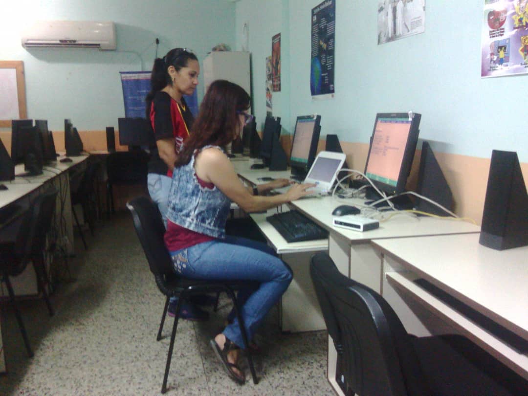 Dimary08's tweet photo. #EstaEsMiEscuela Formadores Tecnologicos activados en el mantenimiento preventivo a los equipos del cbit Hector Castillo Reyes en él municipio Iribarren Edo Lara https://t.co/sNakqf2clf