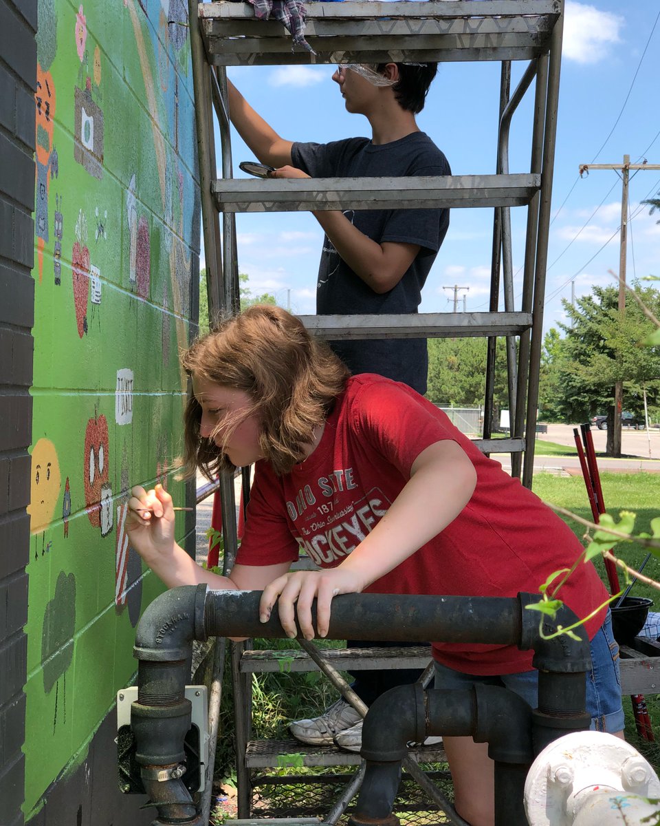 pastfoundation's tweet photo. Our Art & STEM campers finished a new mural for our garden wall last week. Looking at it, I can hardly believe that in five days of camp they went from a blank piece of paper to this beautiful piece of art they were able to create! https://t.co/IDFieuuxW5