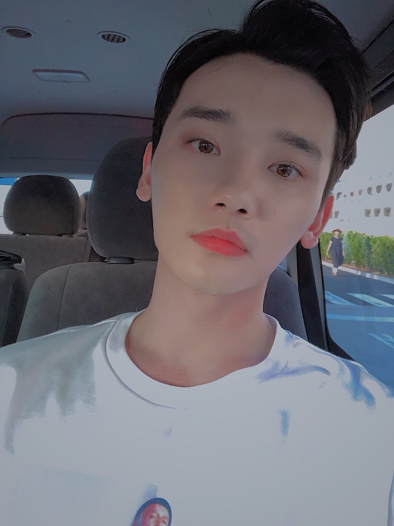 officialmap6's tweet photo. [#MAP6 #JJUN #맵식스 #제이준]
우리 또 만나요!🖐
오늘 하루도 고마웠어요💕
잘자요!🌙💤🙃😍 https://t.co/Mz7yWaqTGK