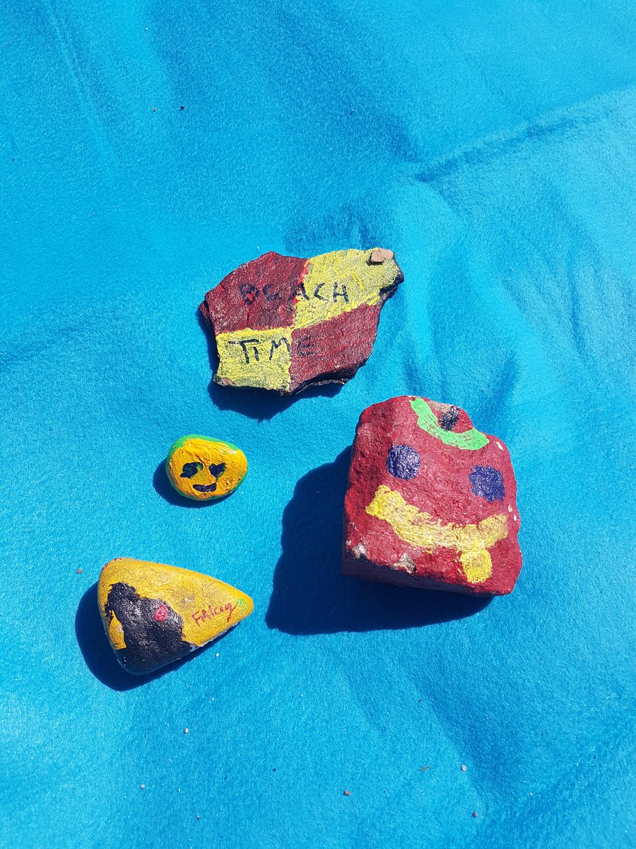 Gemmalong17's tweet photo. Found on hornsea beach have rehidden them https://t.co/HjSLMKwRF1