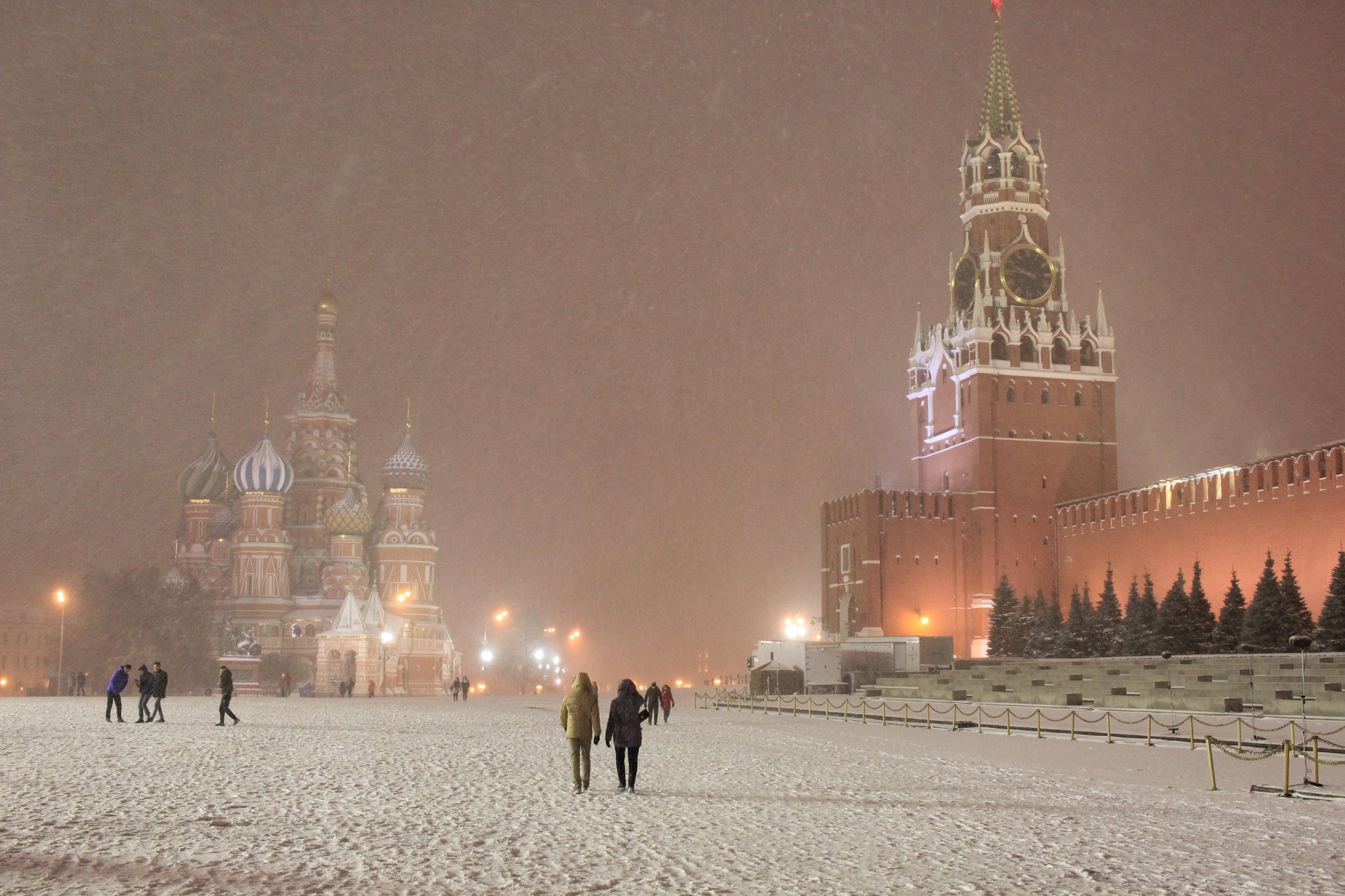 москва в снегу красивое