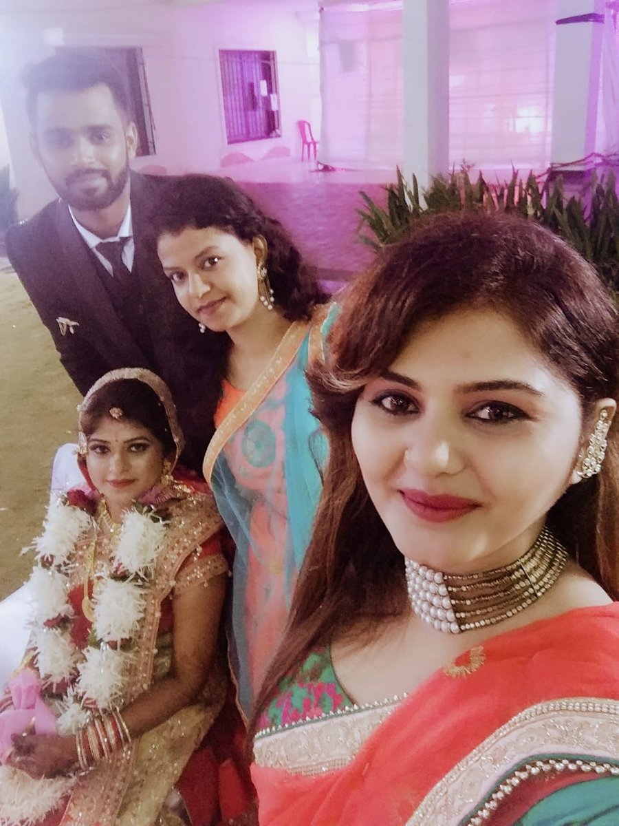 snehalchoubey22's tweet photo. Selfie-बाज़ी with दुल्हनियां...
#ThrowBack #BahanKiShadi #SistersWedding #LifeLongMemories #Memories #AwesomeLife #RJSnehal https://t.co/MfQxOq3ipX