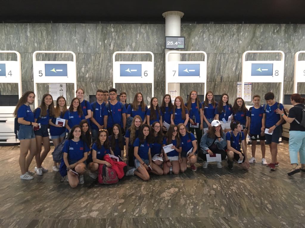 FE_Escolapias's tweet image. Y nos vamos para Inglaterra. Enjoy in Portsmouth! @escolapias_mira @E_Pompiliano @FEECalasanz @EscolapiasSoria @ColePaulaMontal #LanguageImmersions #learnandenjoy feelanguageimmersion.blogspot.com