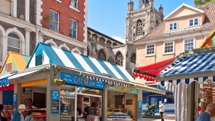 GoGoHareForrest's tweet image. Forrest must be working up an appetite! He is at Norwich Market making his way up and down the stalls looking for local good quality cuisine! Plenty of choice Forrest! @ThetfordAcaduk @GoGoHares2018 @break_charity @TakeYourPlaceHE